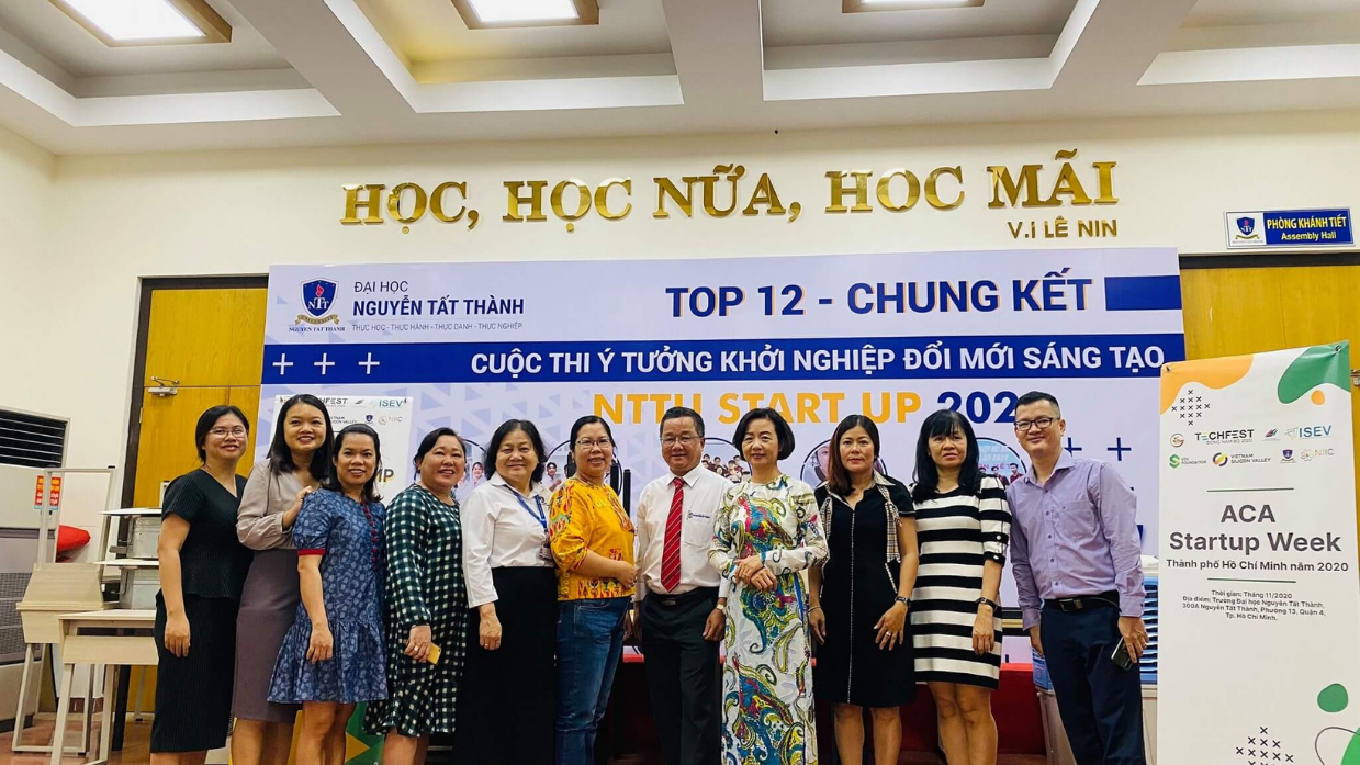 Ông Trần Chí Thành tại các cuộc thi về ý tưởng khởi nghiệp năm 2020
